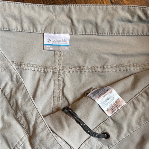 Columbia size 16 women’s hike Capri (F14) - Picture 3 of 8